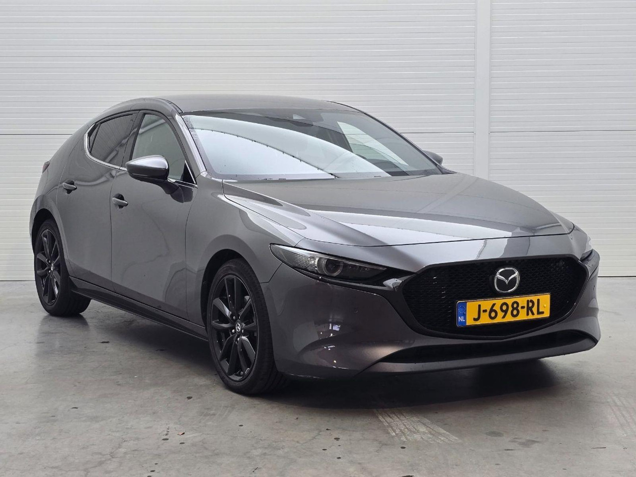 Mazda 3 2.0 e - SkyActiv - X M Hybrid 180 Luxury | 2020 | 61.020 km | Automaat | J698RL | NAP: Logisch - Хэтчбек: фото 2 Mazda 3 2.0 e - SkyActiv - X M Hybrid 180 Luxury | 2020 | 61.020 km | Automaat | J698RL | NAP: Logisch - Хэтчбек: фото 2
