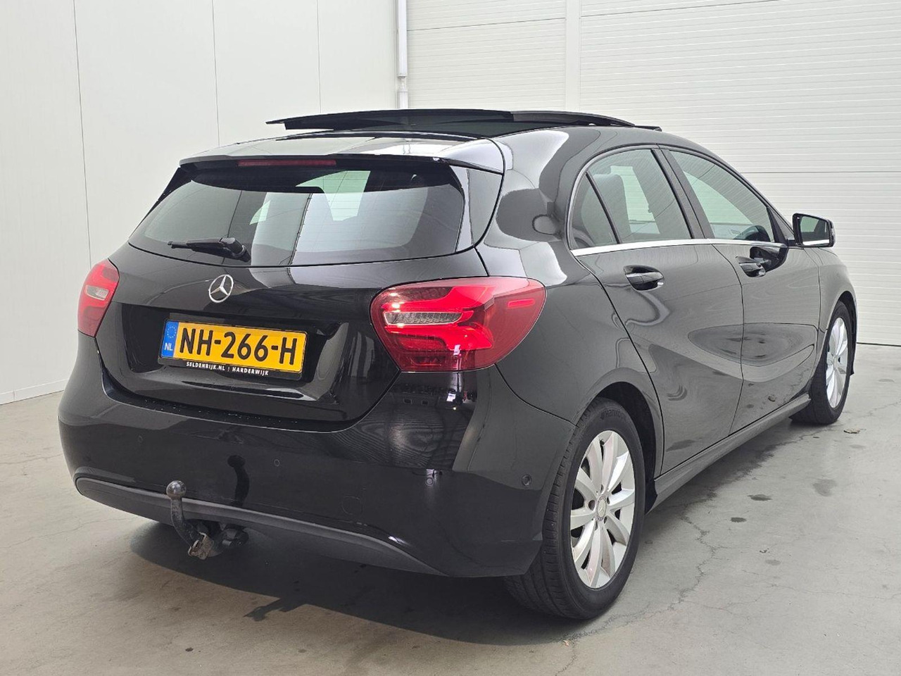 Mercedes-Benz A-klasse 180 Lease Edition Plus | 2017 | 233.018 km | Automaat | NH266H | NAP: Logisch - Хэтчбек: фото 4 Mercedes-Benz A-klasse 180 Lease Edition Plus | 2017 | 233.018 km | Automaat | NH266H | NAP: Logisch - Хэтчбек: фото 4