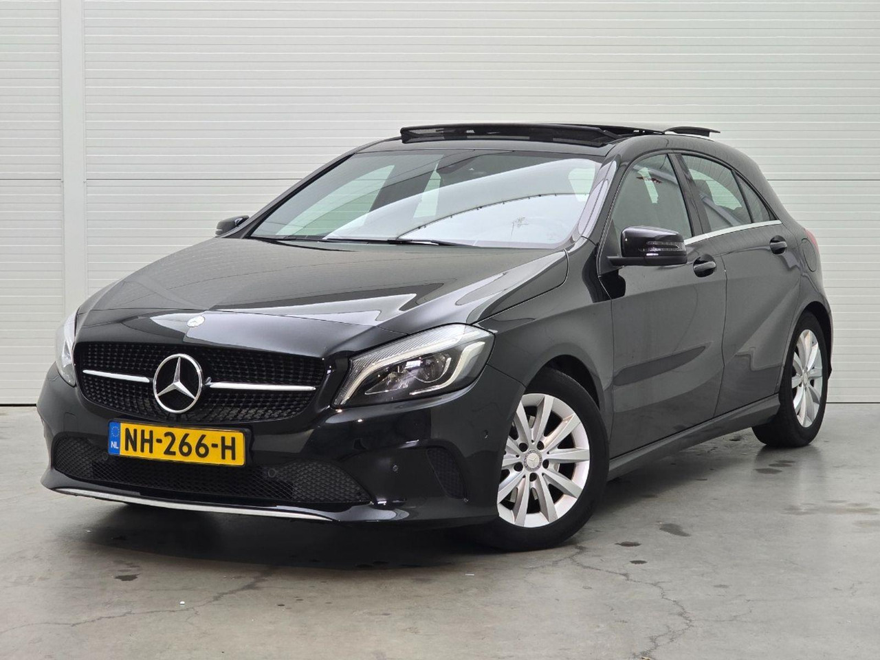 Mercedes-Benz A-klasse 180 Lease Edition Plus | 2017 | 233.018 km | Automaat | NH266H | NAP: Logisch - Хэтчбек: фото 1 Mercedes-Benz A-klasse 180 Lease Edition Plus | 2017 | 233.018 km | Automaat | NH266H | NAP: Logisch - Хэтчбек: фото 1