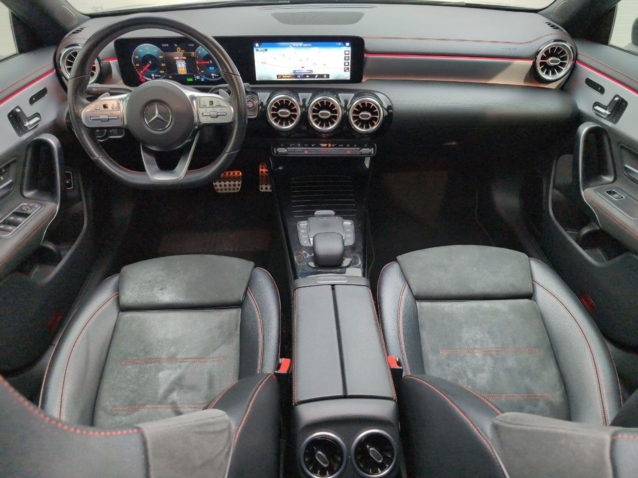 Mercedes-Benz CLA-klasse 250 e Business Solution AMG Limited | 2020 | 241.008 km | Automaat | J748TR | NAP: Logisch - Седан: фото 5 Mercedes-Benz CLA-klasse 250 e Business Solution AMG Limited | 2020 | 241.008 km | Automaat | J748TR | NAP: Logisch - Седан: фото 5