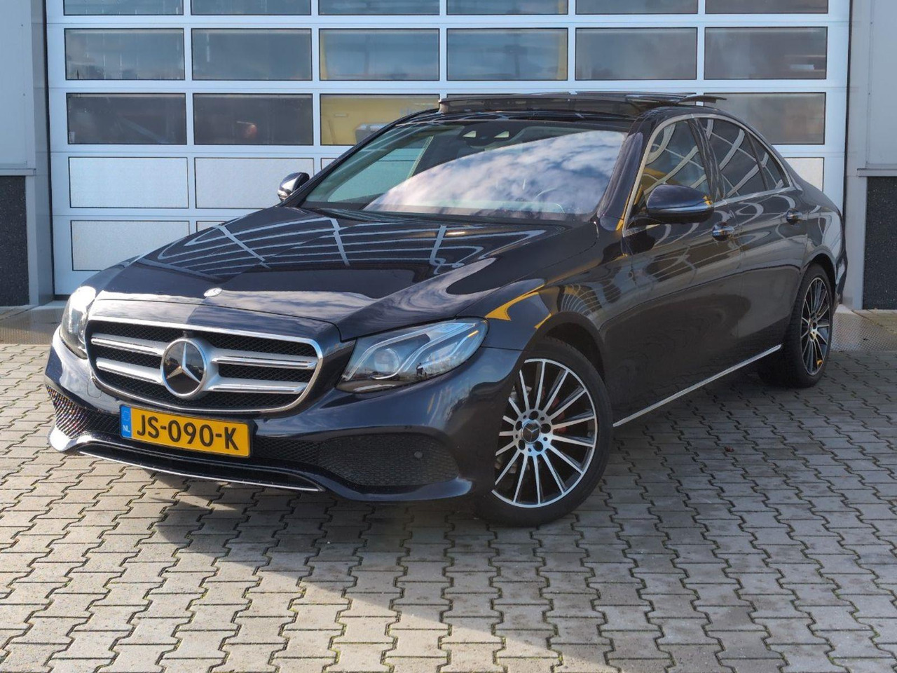 Mercedes-Benz E-klasse 220 d Lease Edition Prestige Plus | 2016 | 286.876 km | Automaat | JS090K | NAP: Logisch - Седан: фото 1 Mercedes-Benz E-klasse 220 d Lease Edition Prestige Plus | 2016 | 286.876 km | Automaat | JS090K | NAP: Logisch - Седан: фото 1