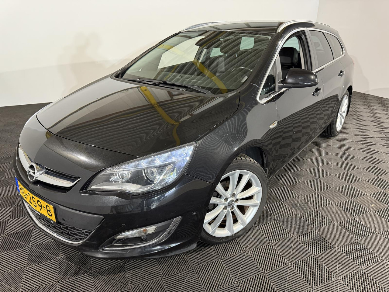 Opel | Astra Sports Tourer | 1.4 Turbo Sport + | 2015 | 218.258 km | HG259B | Logisch - Легковой автомобиль: фото 1 Opel | Astra Sports Tourer | 1.4 Turbo Sport + | 2015 | 218.258 km | HG259B | Logisch - Легковой автомобиль: фото 1