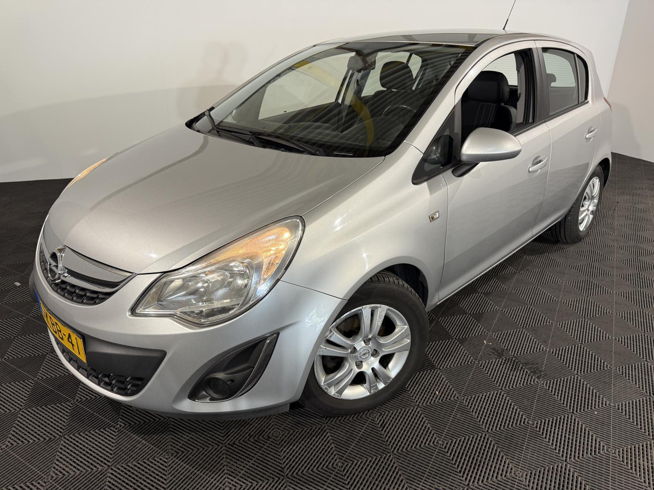 Opel | Corsa | 1.2-16V Rhythm | 2013 | 198.171 km | 5KBB41 | Logisch - Хэтчбек: фото 1 Opel | Corsa | 1.2-16V Rhythm | 2013 | 198.171 km | 5KBB41 | Logisch - Хэтчбек: фото 1
