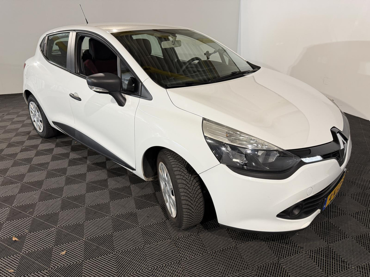 Renault | Clio | 0.9 TCe Authentique | 2013 | 160.970 km | 4KJZ93 | Logisch - Хэтчбек: фото 3 Renault | Clio | 0.9 TCe Authentique | 2013 | 160.970 km | 4KJZ93 | Logisch - Хэтчбек: фото 3