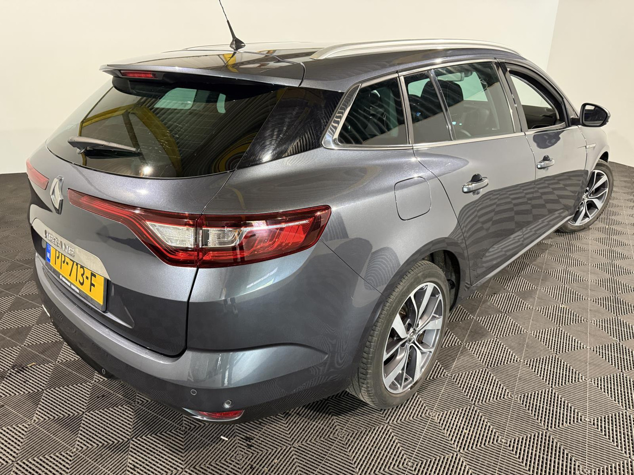 Renault | Mégane Estate | 1.2 TCe Bose | 2017 | 197.462 km | PP713F | Logisch - Легковой автомобиль: фото 1 Renault | Mégane Estate | 1.2 TCe Bose | 2017 | 197.462 km | PP713F | Logisch - Легковой автомобиль: фото 1