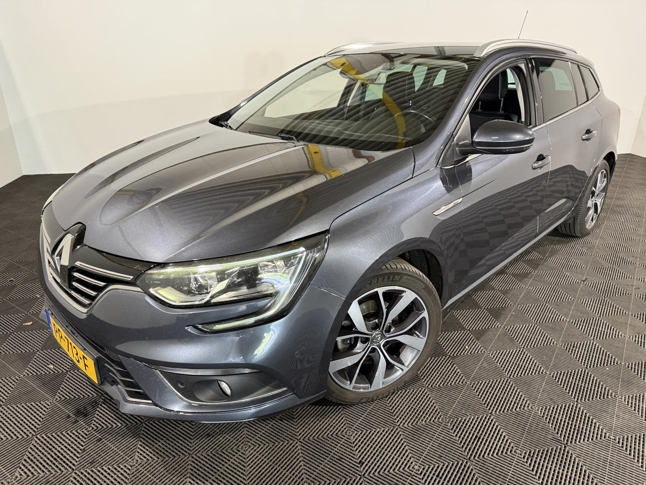 Renault | Mégane Estate | 1.2 TCe Bose | 2017 | 197.462 km | PP713F | Logisch - Легковой автомобиль: фото 1 Renault | Mégane Estate | 1.2 TCe Bose | 2017 | 197.462 km | PP713F | Logisch - Легковой автомобиль: фото 1