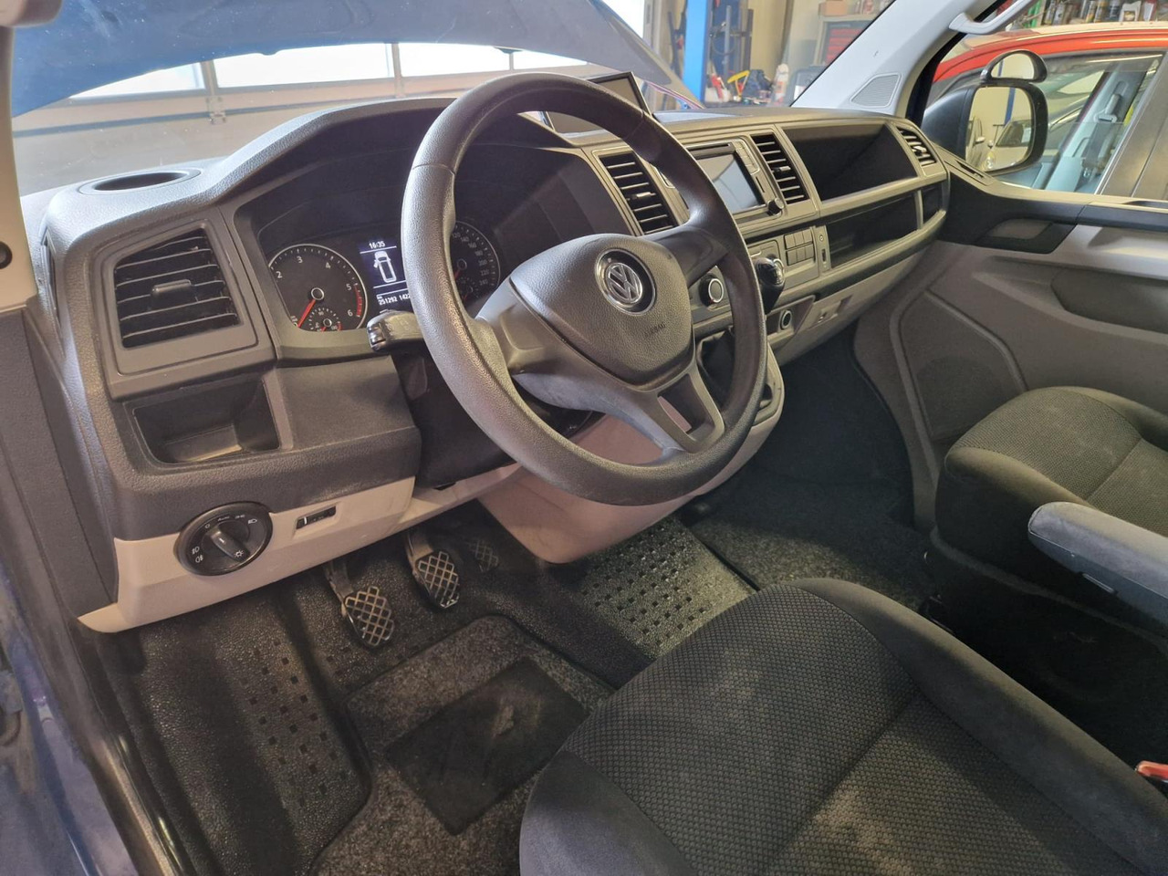 Volkswagen | Transporter | 2.0 TDI L1H1 DC Highline | 2018 | 251.292 km | V731RR | Logisch - Грузопассажирский фургон: фото 3 Volkswagen | Transporter | 2.0 TDI L1H1 DC Highline | 2018 | 251.292 km | V731RR | Logisch - Грузопассажирский фургон: фото 3