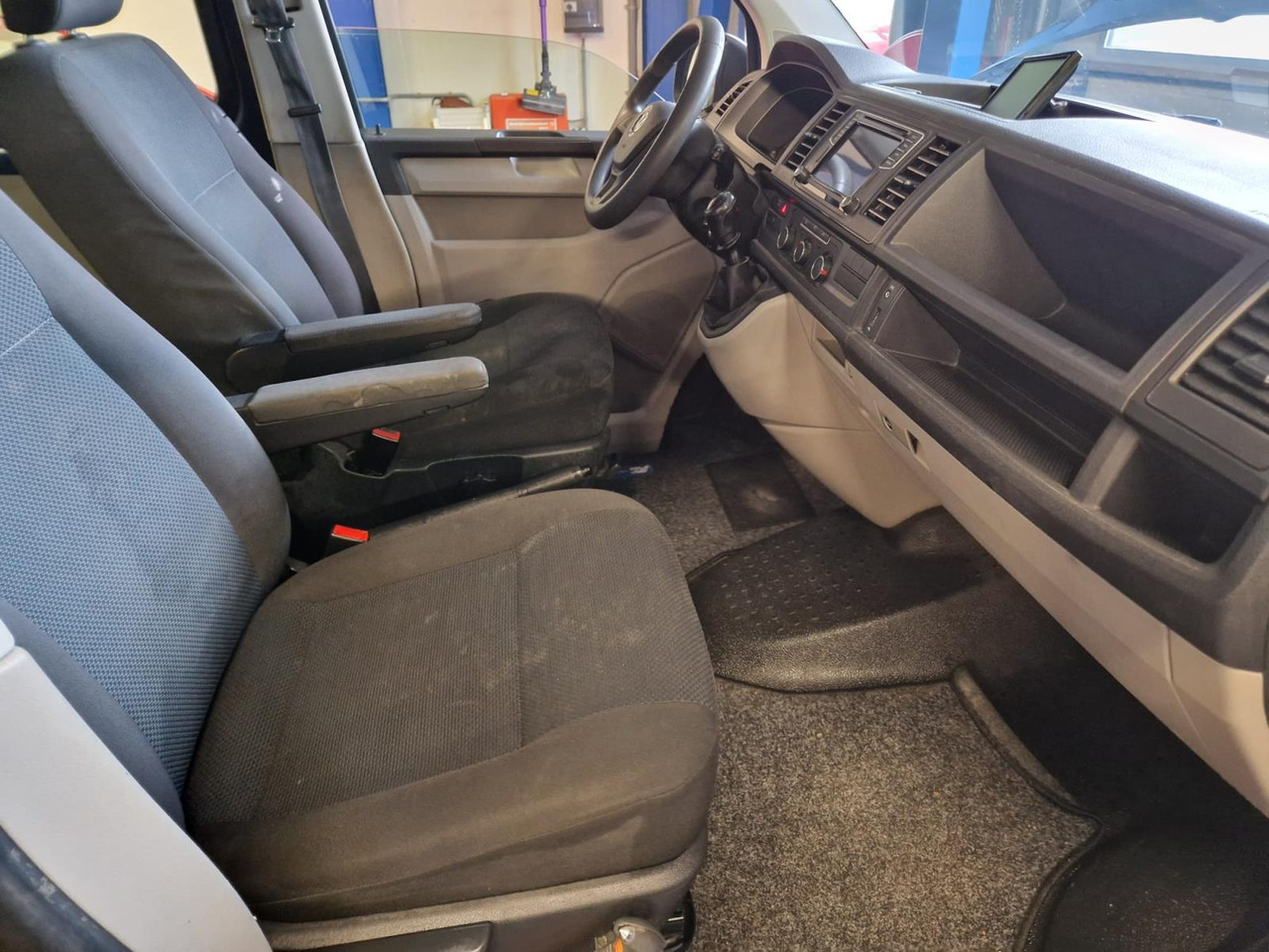 Volkswagen | Transporter | 2.0 TDI L1H1 DC Highline | 2018 | 251.292 km | V731RR | Logisch - Грузопассажирский фургон: фото 2 Volkswagen | Transporter | 2.0 TDI L1H1 DC Highline | 2018 | 251.292 km | V731RR | Logisch - Грузопассажирский фургон: фото 2