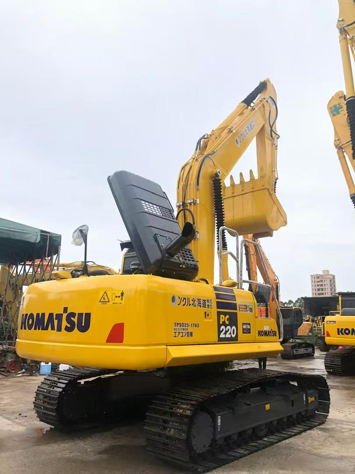 KOMATSU PC220 - Гусеничный экскаватор: фото 4 KOMATSU PC220 - Гусеничный экскаватор: фото 4