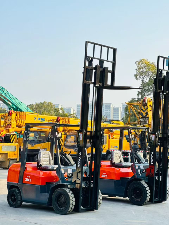 TOYOTA 30 - Дизельный погрузчик: фото 4 TOYOTA 30 - Дизельный погрузчик: фото 4