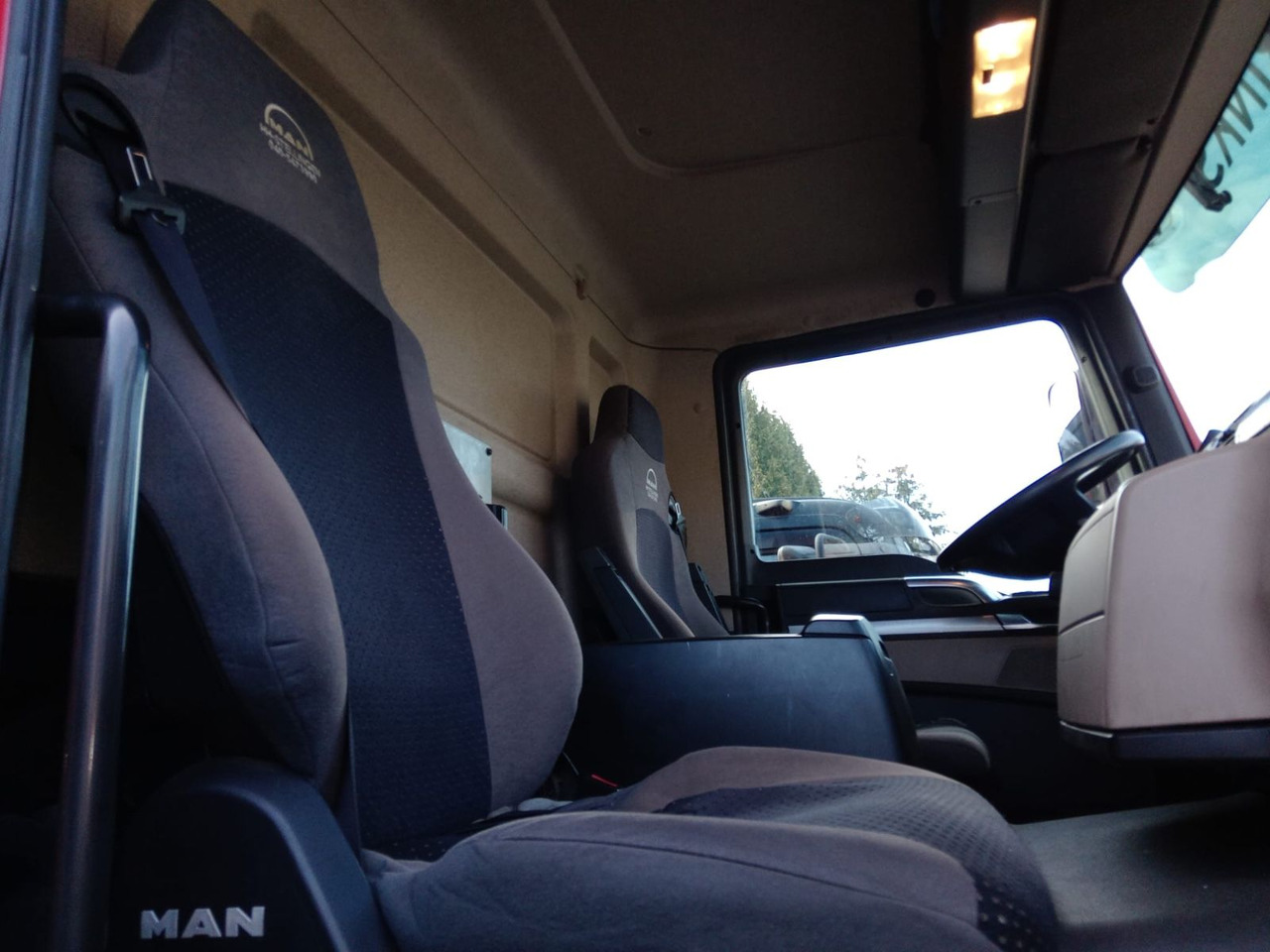 Новый Грузовик для перевозки напитков MAN TGM 26.340 L/LBW/2xAHK/LENKACHSE/18 PAL/3instock: фото 15