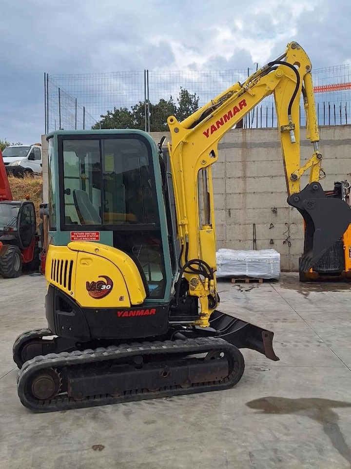 YANMAR VIO30 - Мини-экскаватор: фото 2 YANMAR VIO30 - Мини-экскаватор: фото 2