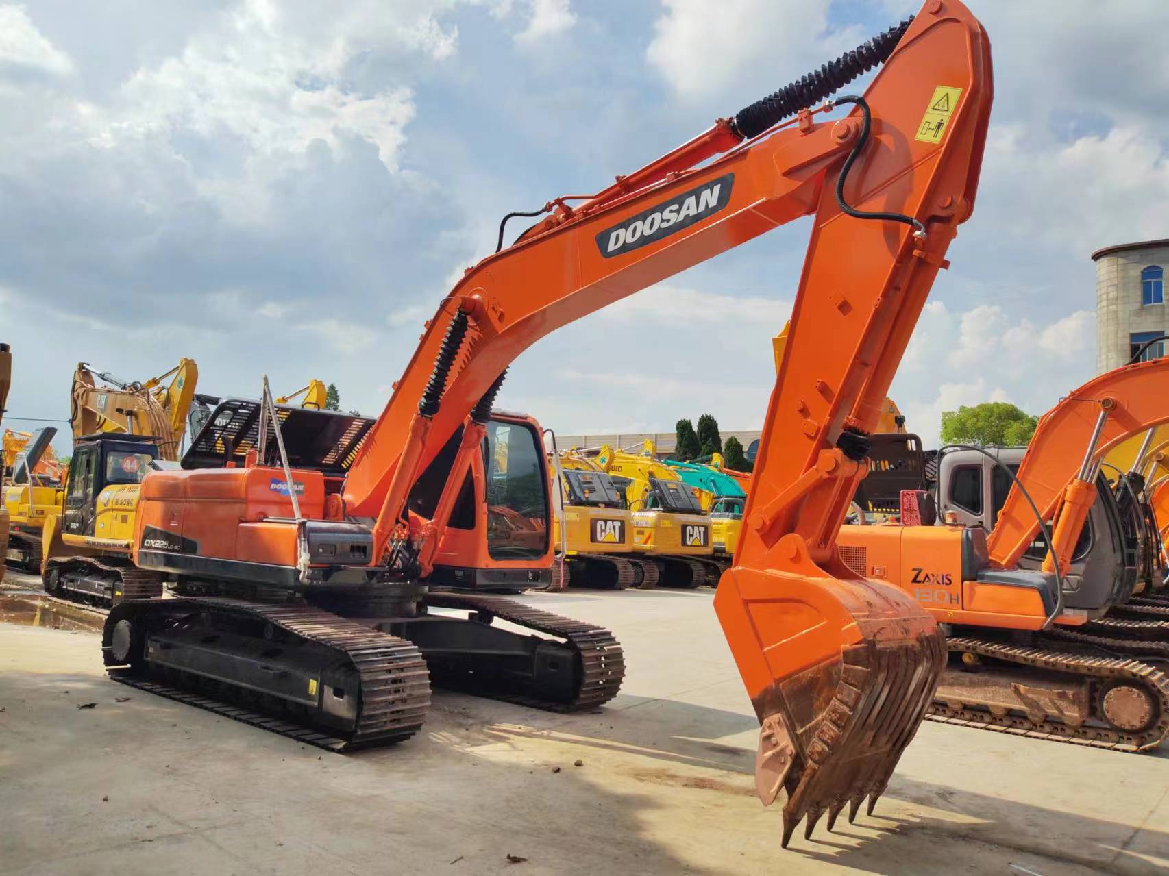 DOOSAN DX225 - Гусеничный экскаватор: фото 5 DOOSAN DX225 - Гусеничный экскаватор: фото 5