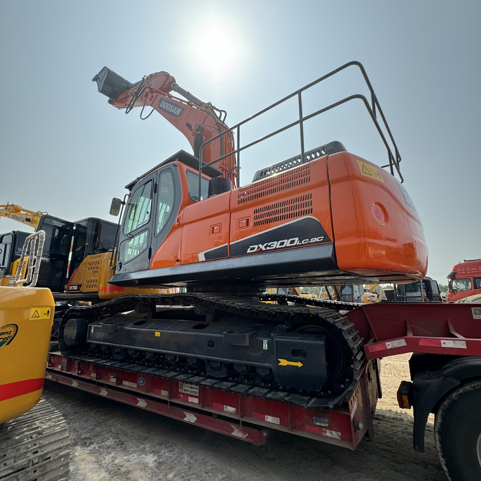 DOOSAN DX300 - Гусеничный экскаватор: фото 1 DOOSAN DX300 - Гусеничный экскаватор: фото 1