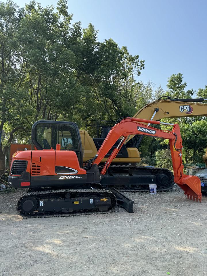 DOOSAN DX60 - Гусеничный экскаватор: фото 2 DOOSAN DX60 - Гусеничный экскаватор: фото 2