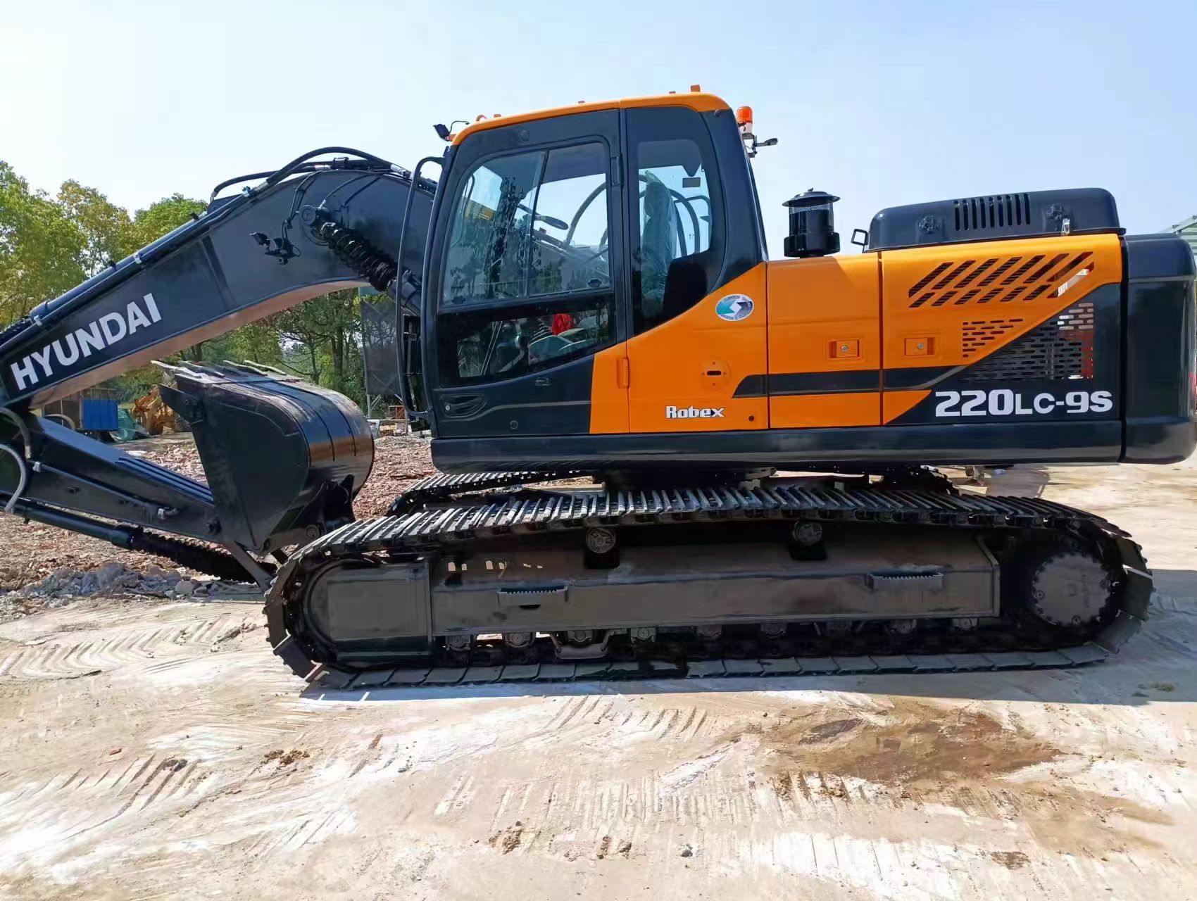 Hyundai 220 - Гусеничный экскаватор: фото 2 Hyundai 220 - Гусеничный экскаватор: фото 2