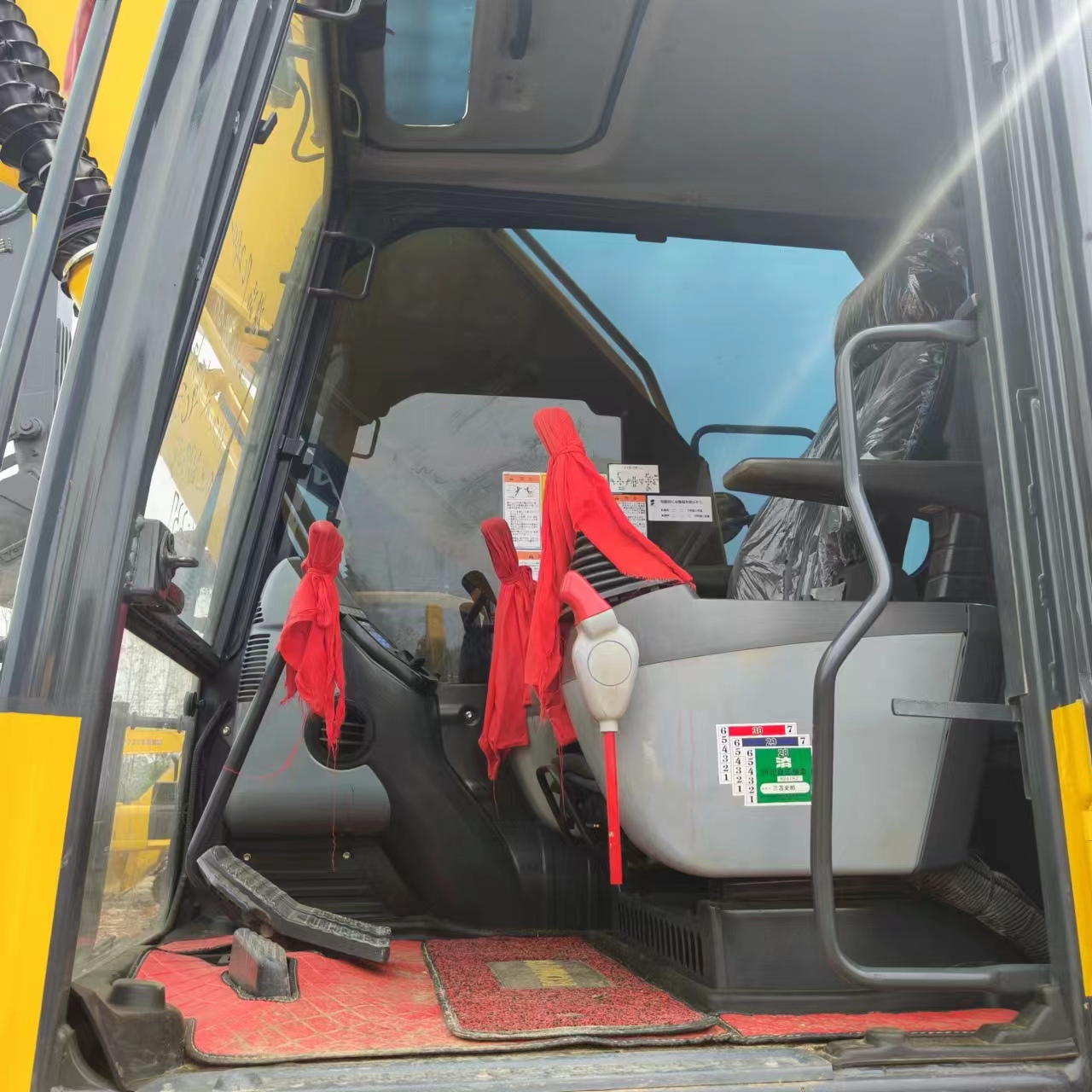 Гусеничный экскаватор KOMATSU PC240: фото 17 Гусеничный экскаватор KOMATSU PC240: фото 17