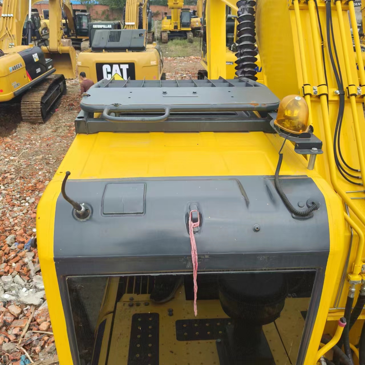 Гусеничный экскаватор KOMATSU PC240: фото 13 Гусеничный экскаватор KOMATSU PC240: фото 13