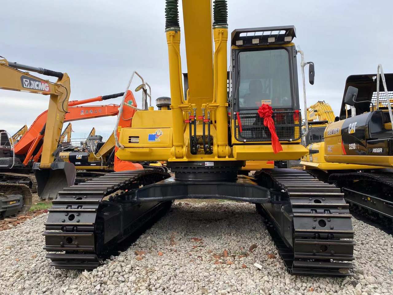 KOMATSU PC450 - Гусеничный экскаватор: фото 3 KOMATSU PC450 - Гусеничный экскаватор: фото 3