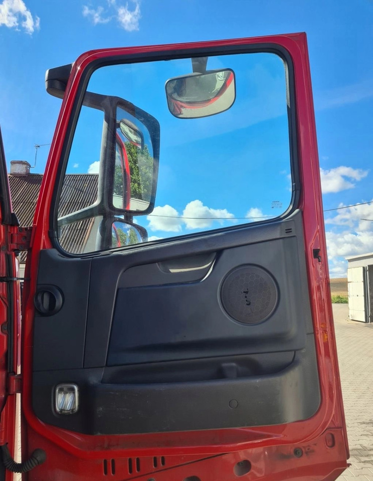 DRZWI KOMPLETNE PRAWE VOLVO FH 13 LIFT EURO 5 - Дверь и запчасти: фото 1 DRZWI KOMPLETNE PRAWE VOLVO FH 13 LIFT EURO 5 - Дверь и запчасти: фото 1