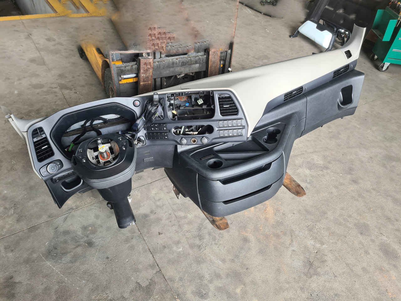 FORD KONSOLA KOMPLETNA KOKPIT DESKA ROZDZIELCZA STELAŻ FORD F-MAX 500 TRUCKS - Приборная панель для Грузовиков: фото 2 FORD KONSOLA KOMPLETNA KOKPIT DESKA ROZDZIELCZA STELAŻ FORD F-MAX 500 TRUCKS - Приборная панель для Грузовиков: фото 2