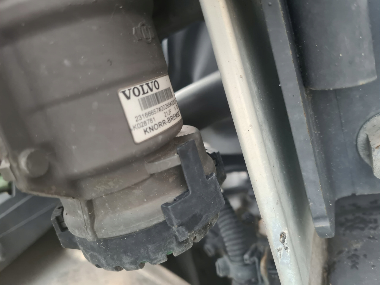 KNORR-BREMSE ZAWÓR EBS EUROPA NACZEPOWY VOLVO FH 4 FM 4 FH 5 FM 5 FMX 23166657 - Тормозной клапан для Грузовиков: фото 3 KNORR-BREMSE ZAWÓR EBS EUROPA NACZEPOWY VOLVO FH 4 FM 4 FH 5 FM 5 FMX 23166657 - Тормозной клапан для Грузовиков: фото 3