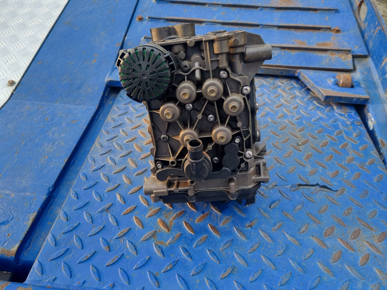 KNORR-BREMSE ZAWÓR OSUSZACZ POWIETRZA APM VOLVO FH 4 FM 4 FMX 4 EURO 6 - Детали тормозной системы для Грузовиков: фото 5 KNORR-BREMSE ZAWÓR OSUSZACZ POWIETRZA APM VOLVO FH 4 FM 4 FMX 4 EURO 6 - Детали тормозной системы для Грузовиков: фото 5