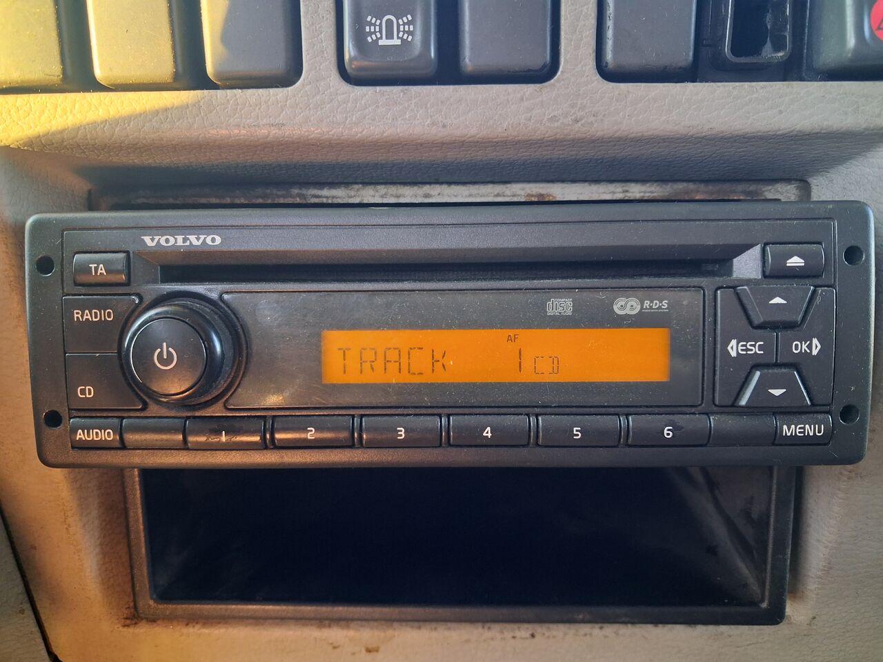 VOLVO RADIOODTWARZACZ CD RADIO VOLVO FH FM 9 13 FL FE ORYGINAŁ - Кабина и интерьер для Грузовиков: фото 1 VOLVO RADIOODTWARZACZ CD RADIO VOLVO FH FM 9 13 FL FE ORYGINAŁ - Кабина и интерьер для Грузовиков: фото 1