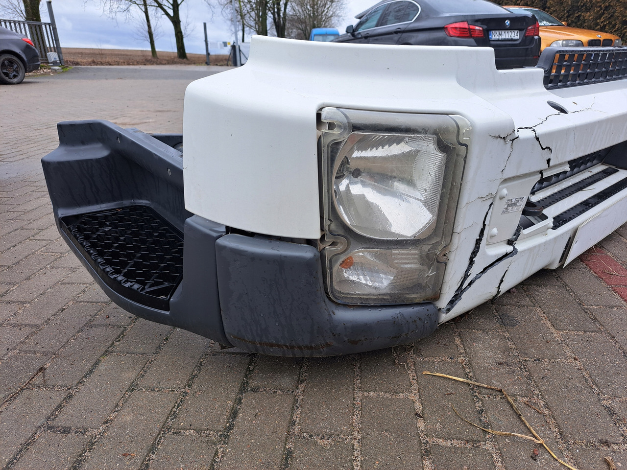 VOLVO ZDERZAK KOMPLETNY Z LAMPAMI BELKA STOPNIE VOLVO FL EURO 5 - Бампер для Грузовиков: фото 2 VOLVO ZDERZAK KOMPLETNY Z LAMPAMI BELKA STOPNIE VOLVO FL EURO 5 - Бампер для Грузовиков: фото 2