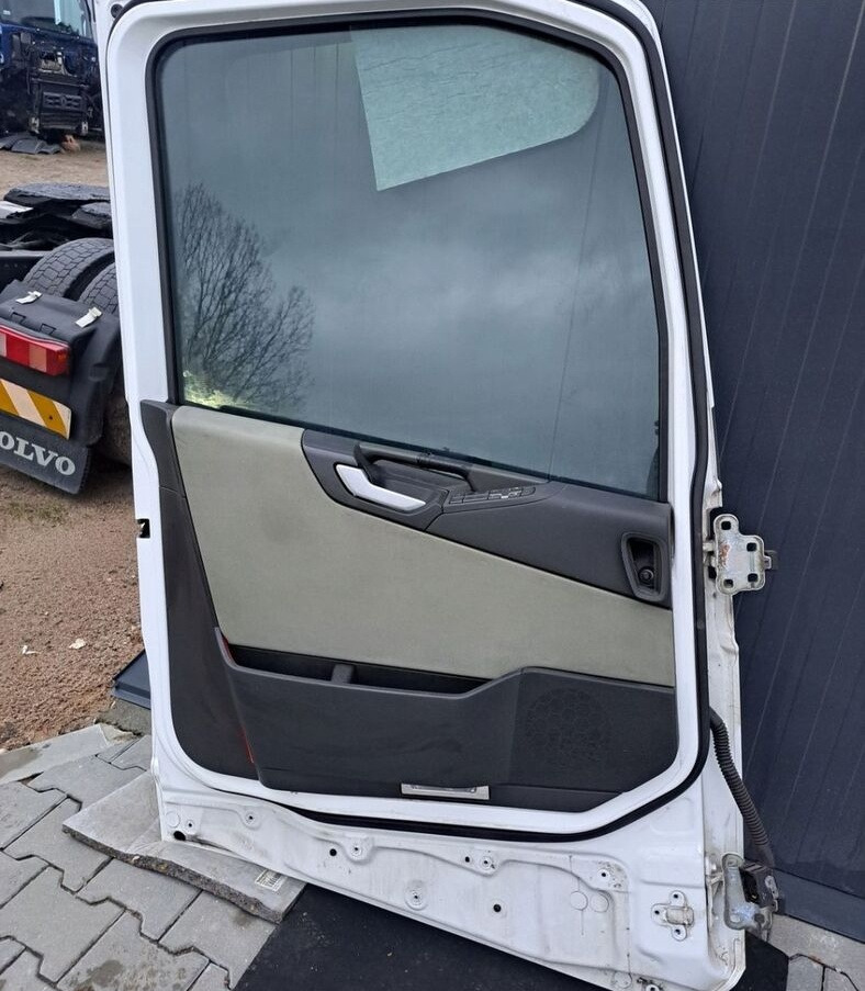 Volvo FH 4 - Дверь и запчасти для Грузовиков: фото 3 Volvo FH 4 - Дверь и запчасти для Грузовиков: фото 3