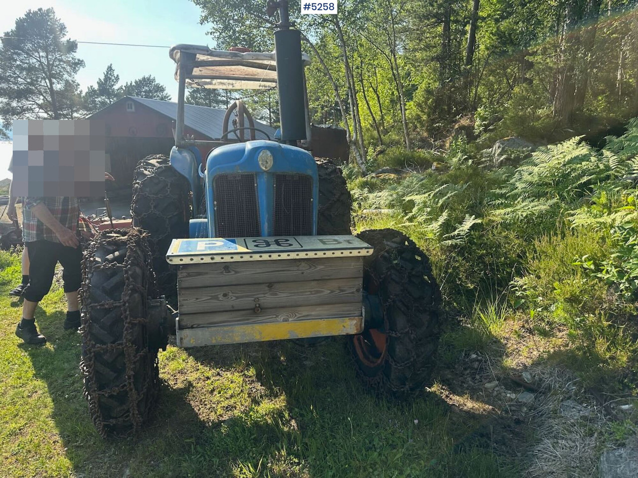 1963 Fordson Major 4x4 with splitter gearbox, Ako winch, and tire chains. SEE VIDEO. - Трактор: фото 4 1963 Fordson Major 4x4 with splitter gearbox, Ako winch, and tire chains. SEE VIDEO. - Трактор: фото 4