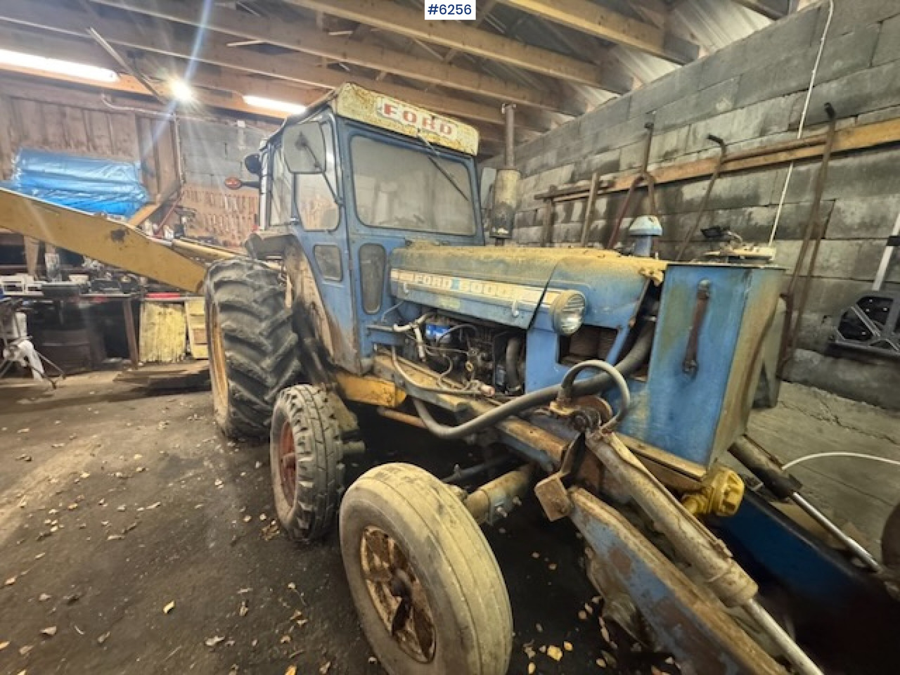 1968 Ford 5000 w/ digger, front cutter and 3 buckets! - Трактор: фото 5 1968 Ford 5000 w/ digger, front cutter and 3 buckets! - Трактор: фото 5