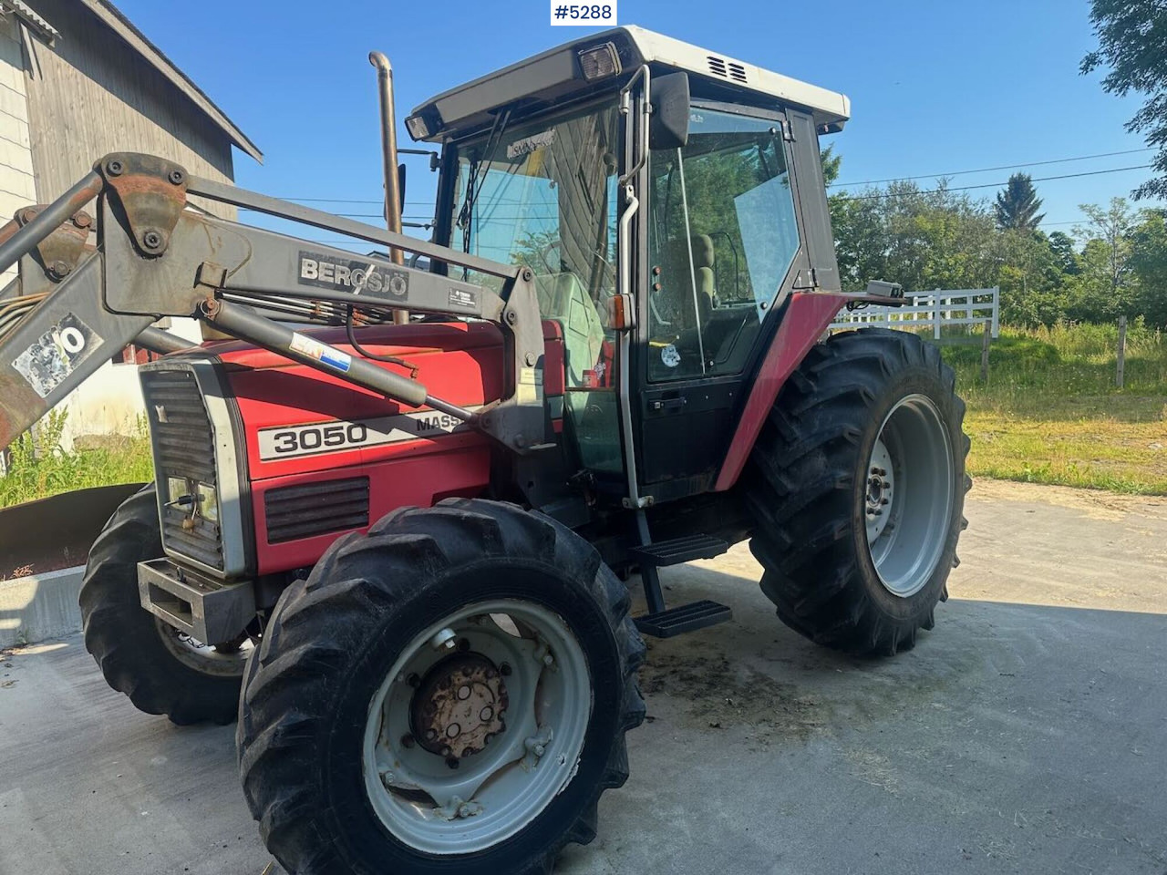 1987 Massey-Ferguson with front loader and round bale lifter. SEE VIDEO. - Трактор: фото 1 1987 Massey-Ferguson with front loader and round bale lifter. SEE VIDEO. - Трактор: фото 1