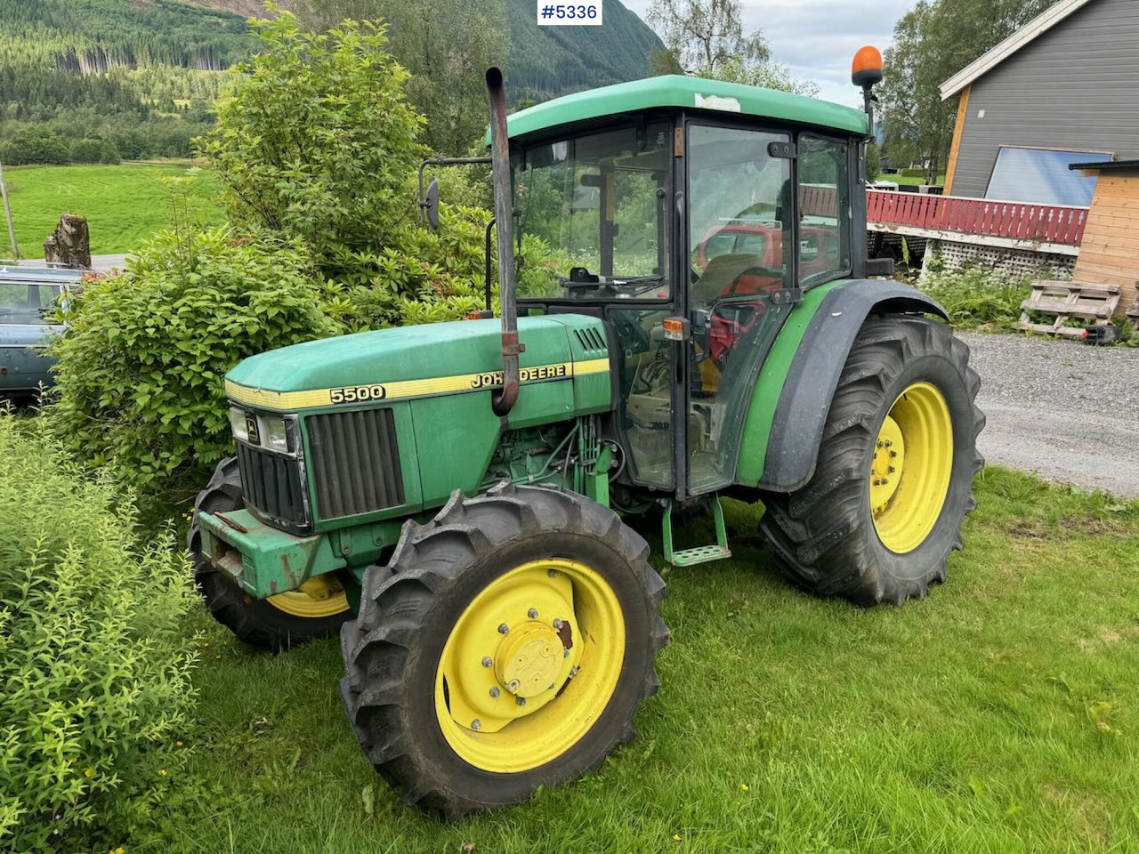 2001 John Deere 5500 - Трактор: фото 1 2001 John Deere 5500 - Трактор: фото 1