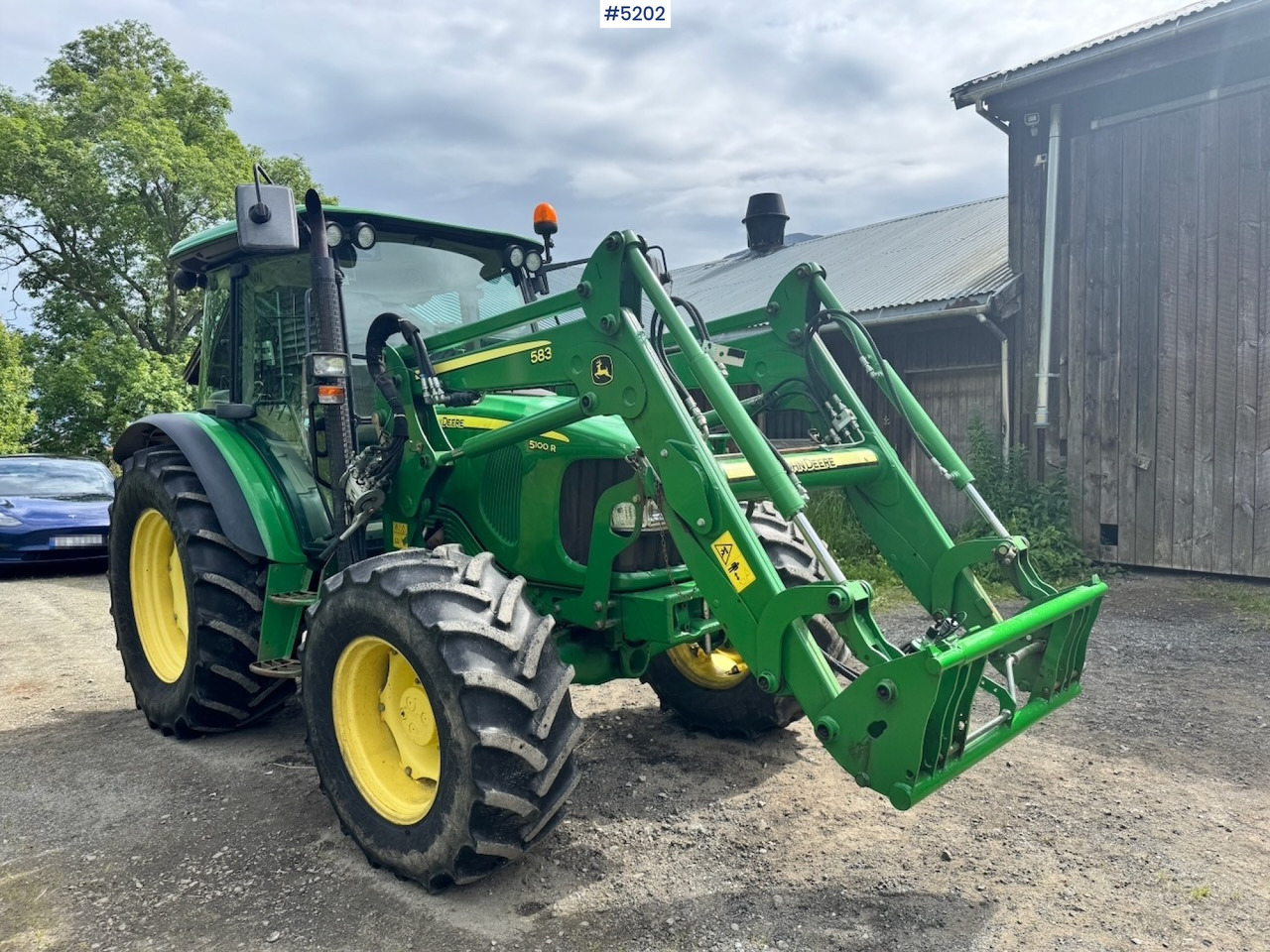 2011 John Deere 5100R 4x4 w/ Front loader and bucket. 2730 hours! - Трактор: фото 2 2011 John Deere 5100R 4x4 w/ Front loader and bucket. 2730 hours! - Трактор: фото 2