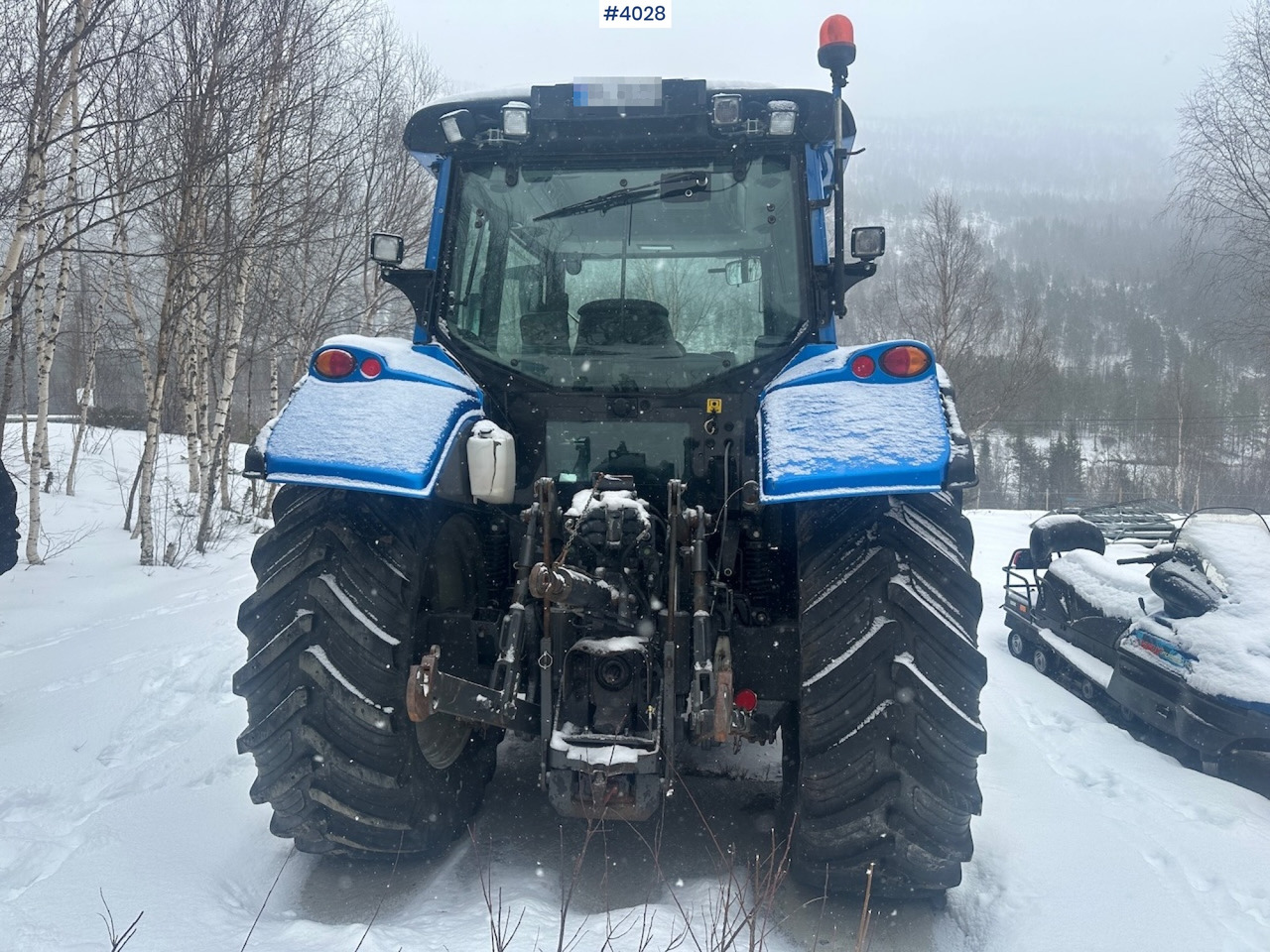 2012 Valtra N122 4x4 traktor w/ front loader and Dalen snow blower - Трактор: фото 5 2012 Valtra N122 4x4 traktor w/ front loader and Dalen snow blower - Трактор: фото 5