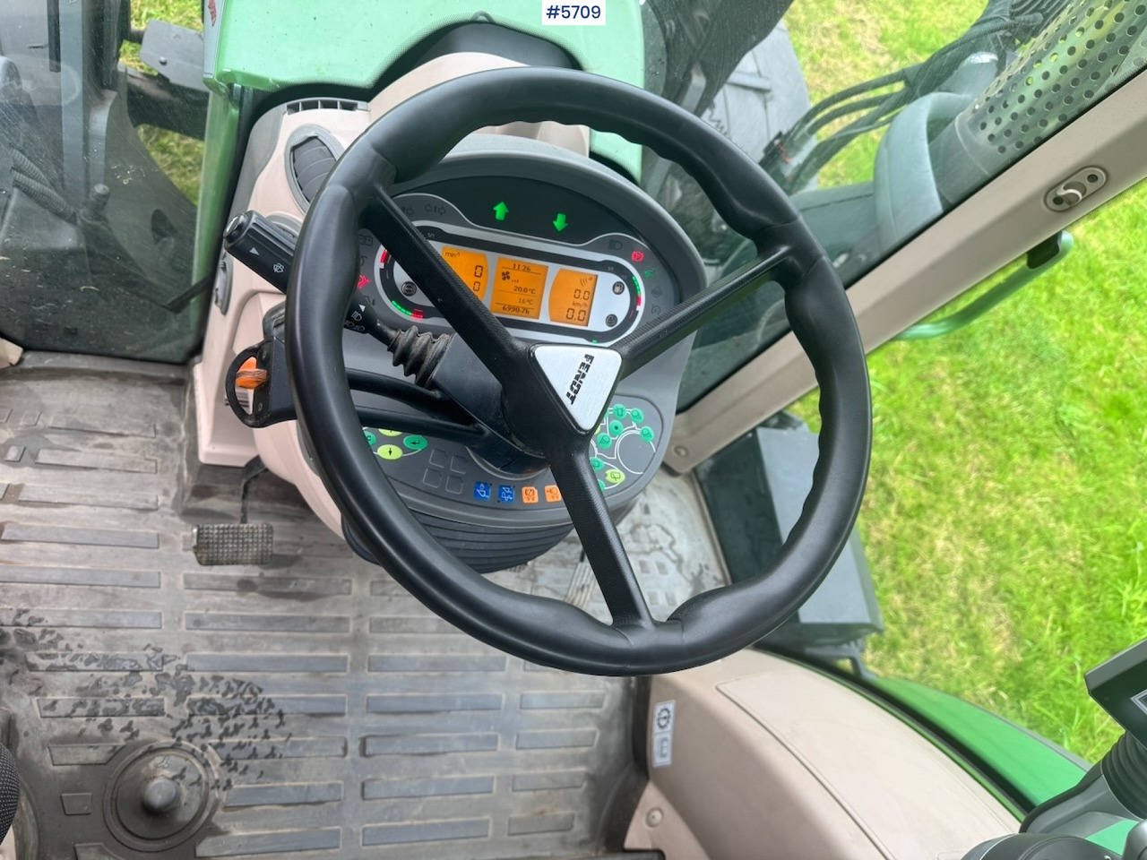 Трактор 2017 Fendt 724 Vario w/ GPS, Front PTO, Loader and hydraulics.: фото 36 Трактор 2017 Fendt 724 Vario w/ GPS, Front PTO, Loader and hydraulics.: фото 36