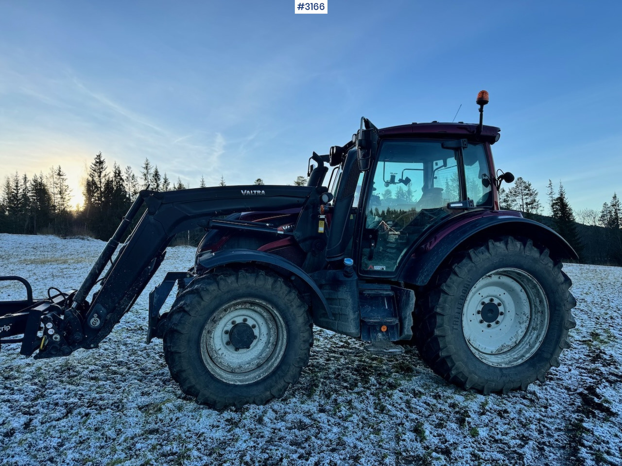 2019 Valtra N174 4x4 With front loader, snowplow blade, and 2 sets of tires. 2770 hours! - Трактор: фото 2 2019 Valtra N174 4x4 With front loader, snowplow blade, and 2 sets of tires. 2770 hours! - Трактор: фото 2