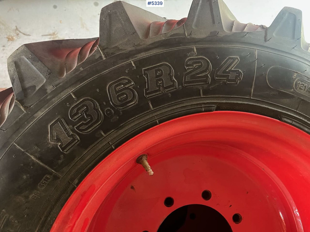 4 tractor tires with studs - Шина для Тракторов: фото 2 4 tractor tires with studs - Шина для Тракторов: фото 2