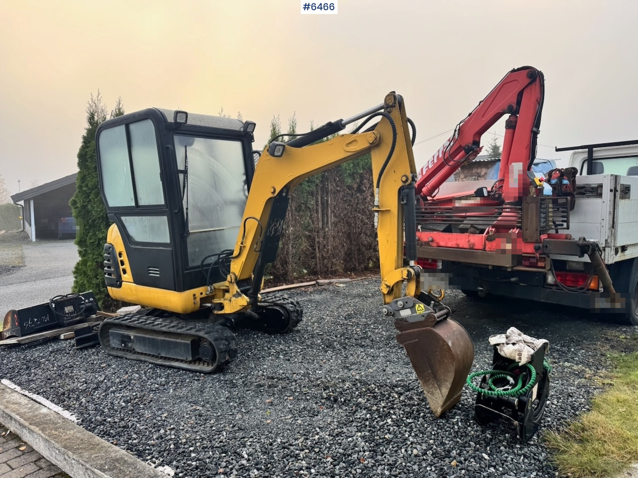 Approx. 2004 CAT 301.8 Mini excavator w/ 4 buckets and grapple. - Экскаватор: фото 1 Approx. 2004 CAT 301.8 Mini excavator w/ 4 buckets and grapple. - Экскаватор: фото 1