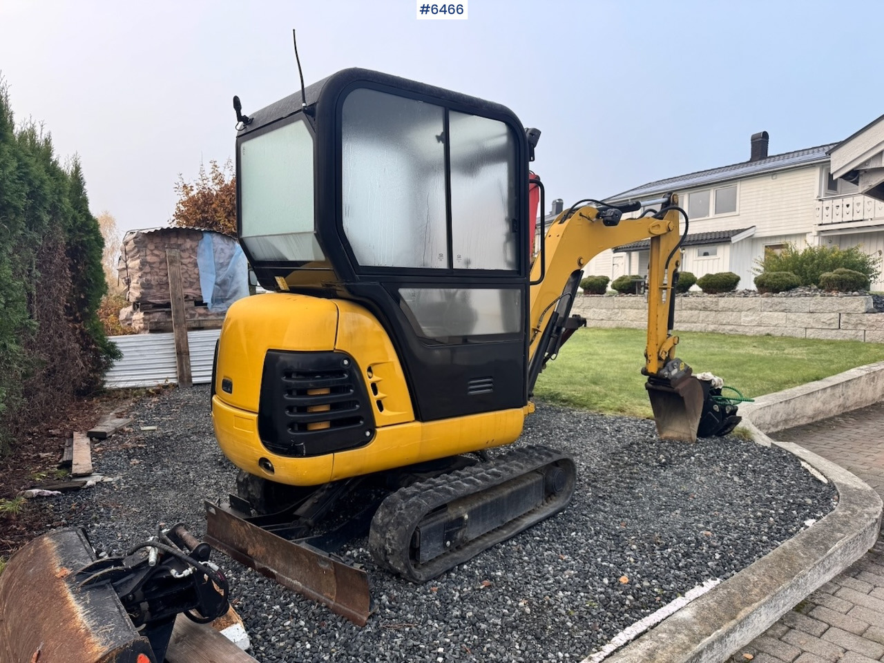 Approx. 2004 CAT 301.8 Mini excavator w/ 4 buckets and grapple. - Экскаватор: фото 3 Approx. 2004 CAT 301.8 Mini excavator w/ 4 buckets and grapple. - Экскаватор: фото 3
