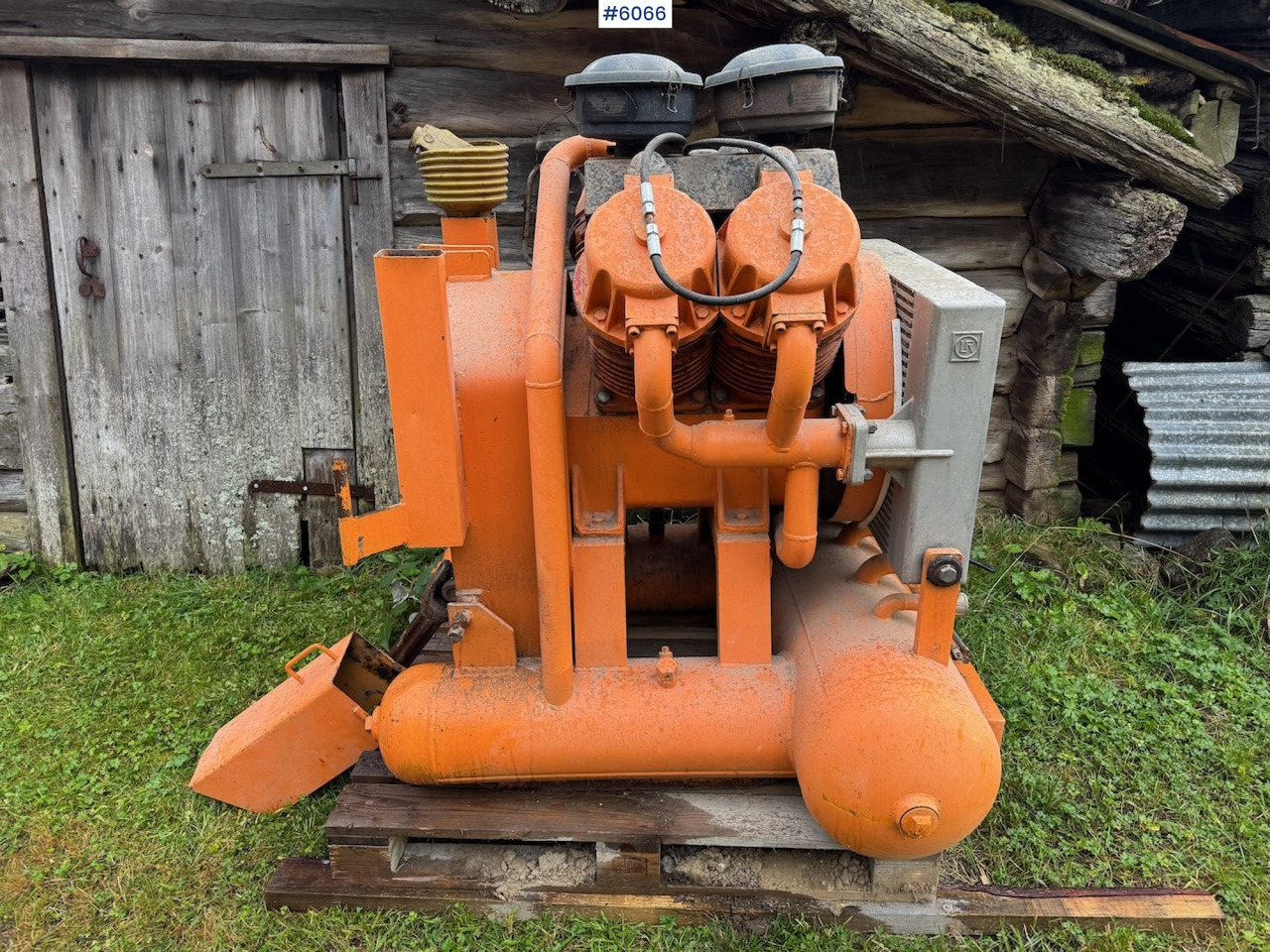 Koberg 75 w/ 1 hammer, grease pot and some stretchers. - Воздушный компрессор: фото 1 Koberg 75 w/ 1 hammer, grease pot and some stretchers. - Воздушный компрессор: фото 1