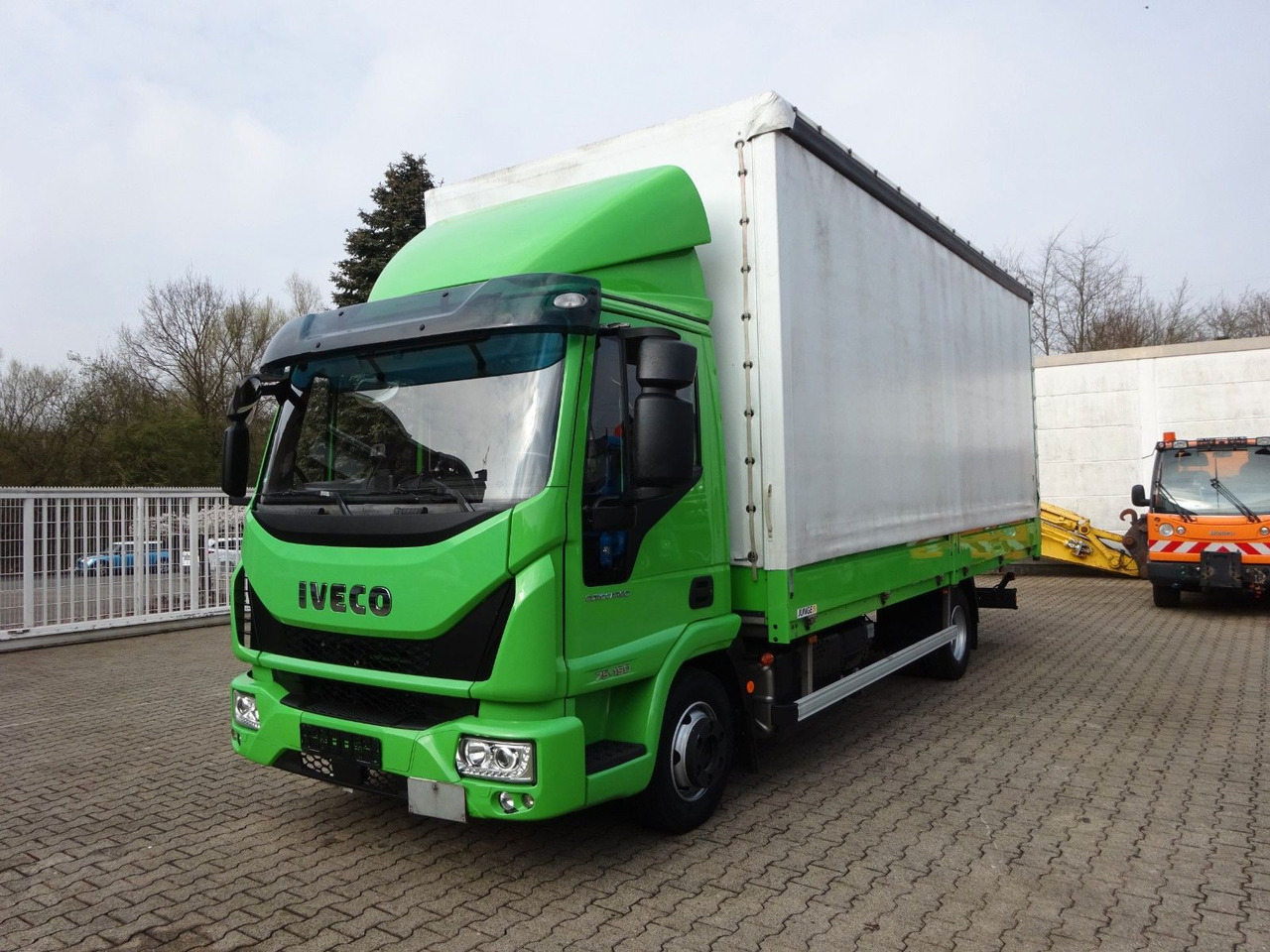 Iveco 75-190 Eurocargo 4x2 - Тентованный фургон: фото 1 Iveco 75-190 Eurocargo 4x2 - Тентованный фургон: фото 1