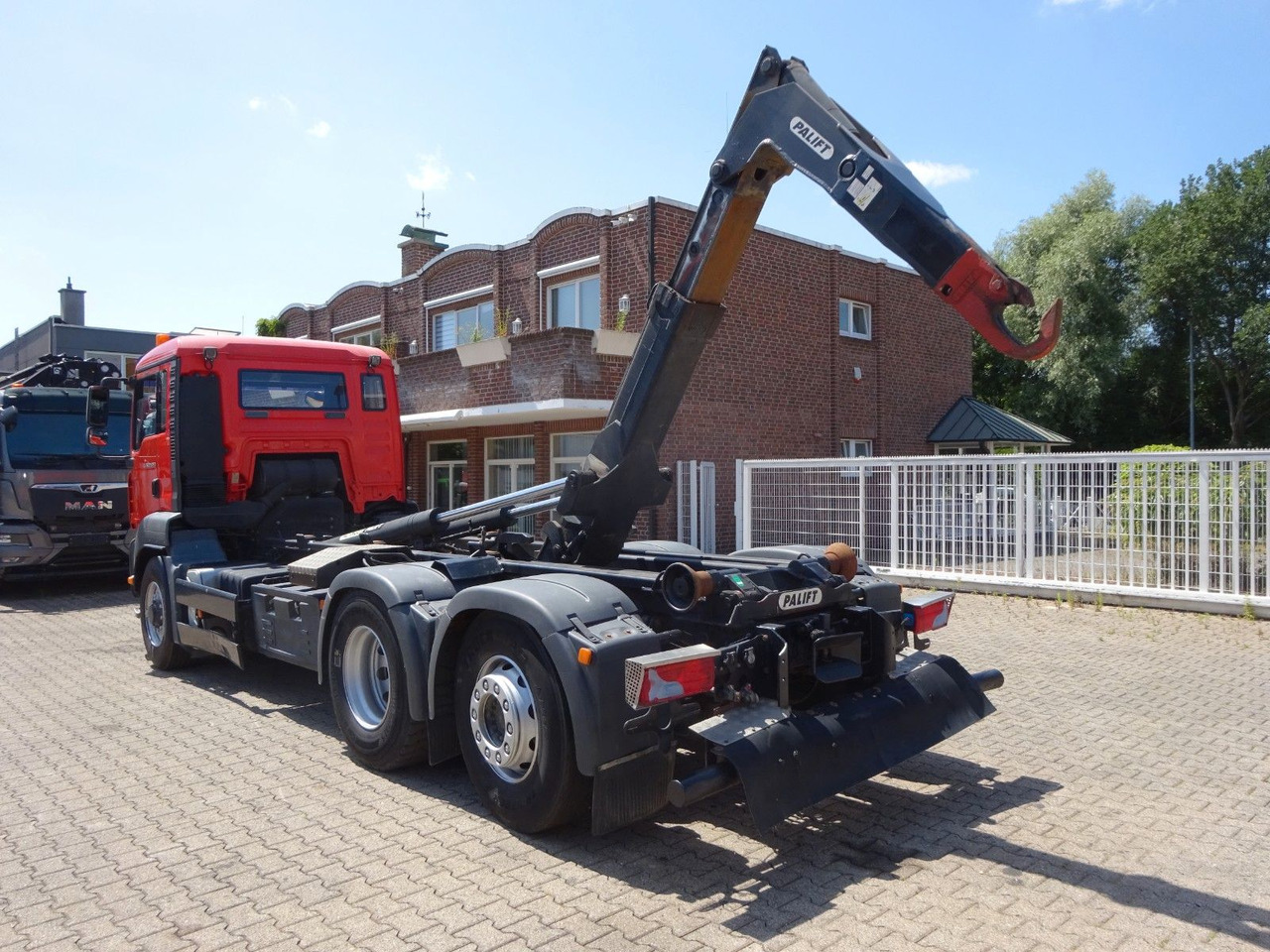 MAN 26.360 TGA PALFINGER Abroller 6x2-4 Hydrodrive - Крюковой мультилифт: фото 4 MAN 26.360 TGA PALFINGER Abroller 6x2-4 Hydrodrive - Крюковой мультилифт: фото 4