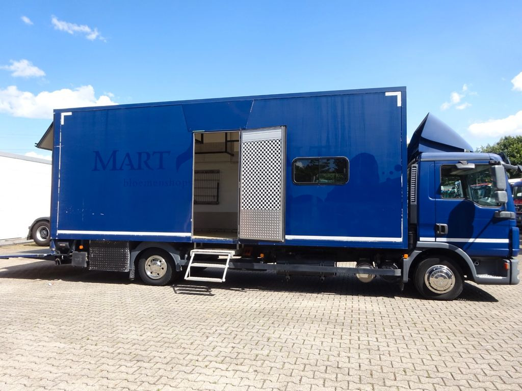 MAN 8.220 Koffer mit LBW als Wohnmobil ausgebaut 4x2 - Грузовик с закрытым кузовом: фото 1 MAN 8.220 Koffer mit LBW als Wohnmobil ausgebaut 4x2 - Грузовик с закрытым кузовом: фото 1