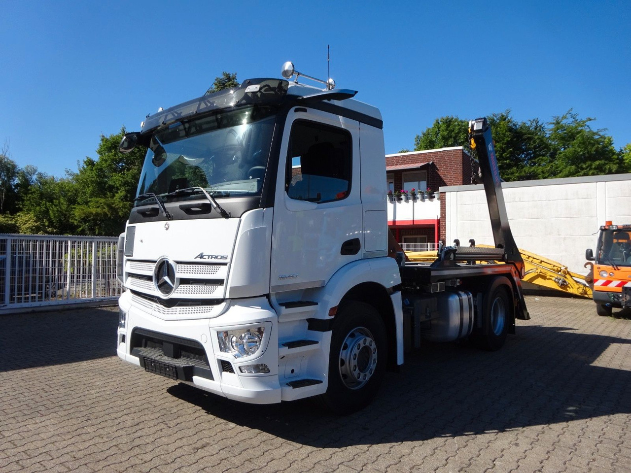 Mercedes-Benz 1840 Actros Absetzkipper NEUFAHRZEUG mit 1645 km - Самосвал: фото 1 Mercedes-Benz 1840 Actros Absetzkipper NEUFAHRZEUG mit 1645 km - Самосвал: фото 1