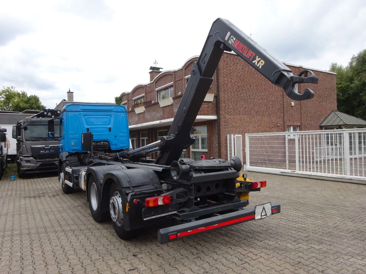 Mercedes-Benz 2533 Antos MULTILIFT Abroller 6x2 - Крюковой мультилифт: фото 4 Mercedes-Benz 2533 Antos MULTILIFT Abroller 6x2 - Крюковой мультилифт: фото 4