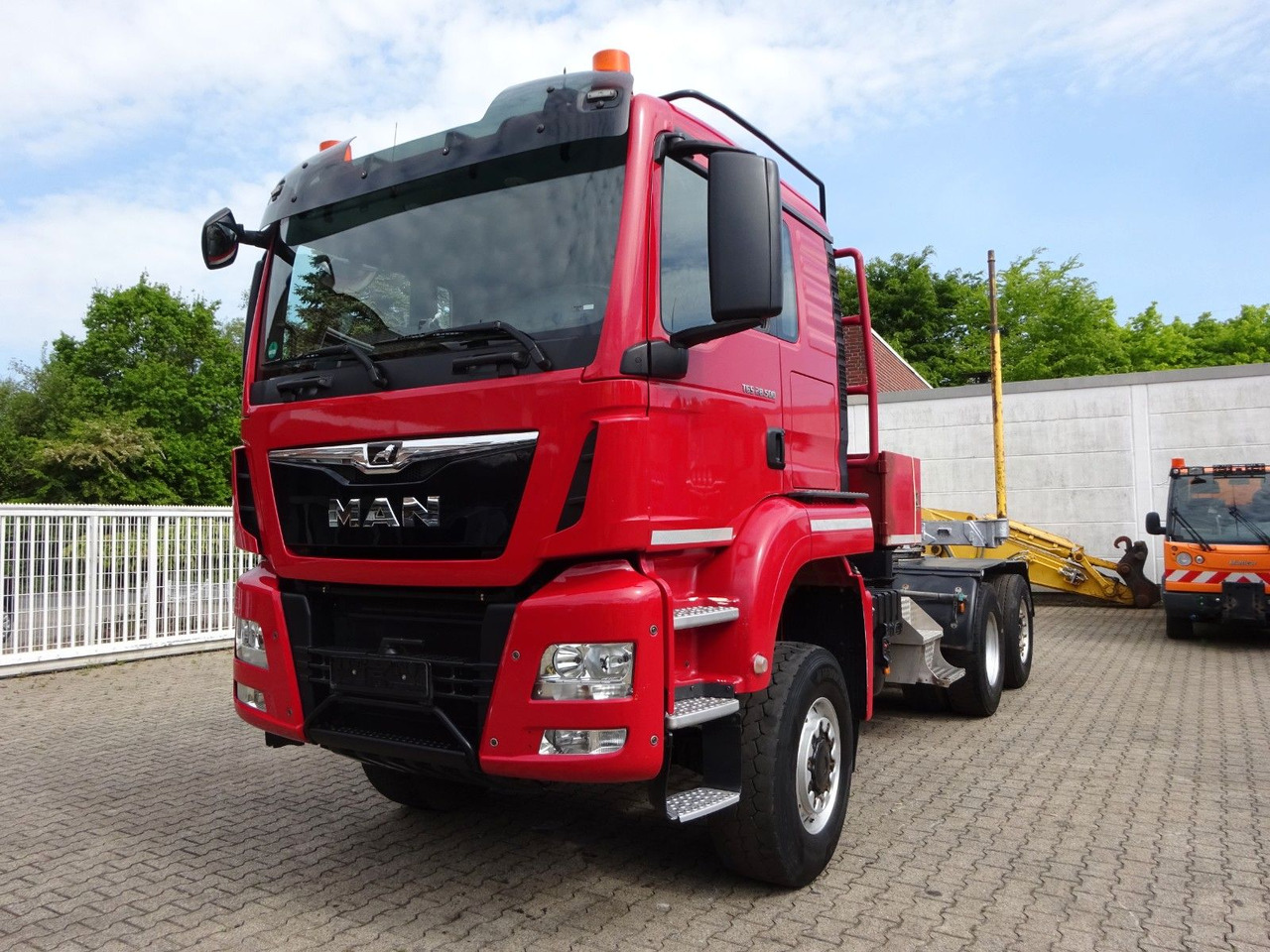 MAN 28.500 TGS mit Lift+Lenkachse Allrad - Тягач: фото 1 MAN 28.500 TGS mit Lift+Lenkachse Allrad - Тягач: фото 1