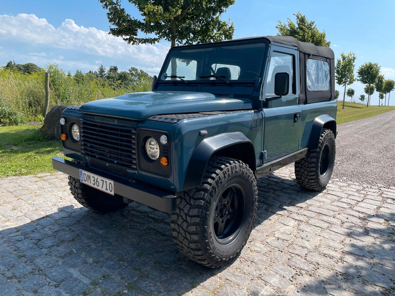 Land Rover LR Defender 90 Soft Top V8 Automatic 60000 brutt Land Rover LR Defender 90 SoftTop V8 Automatic - Пикап: фото 1 Land Rover LR Defender 90 Soft Top V8 Automatic 60000 brutt Land Rover LR Defender 90 SoftTop V8 Automatic - Пикап: фото 1