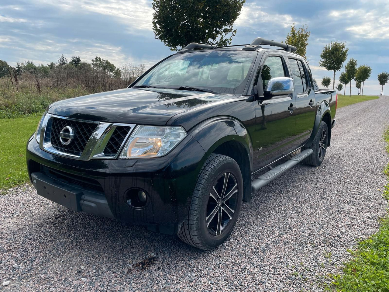 Nissan Navara Pickup Double Cab LE V6 4x4 LB - Внедорожник: фото 1 Nissan Navara Pickup Double Cab LE V6 4x4 LB - Внедорожник: фото 1
